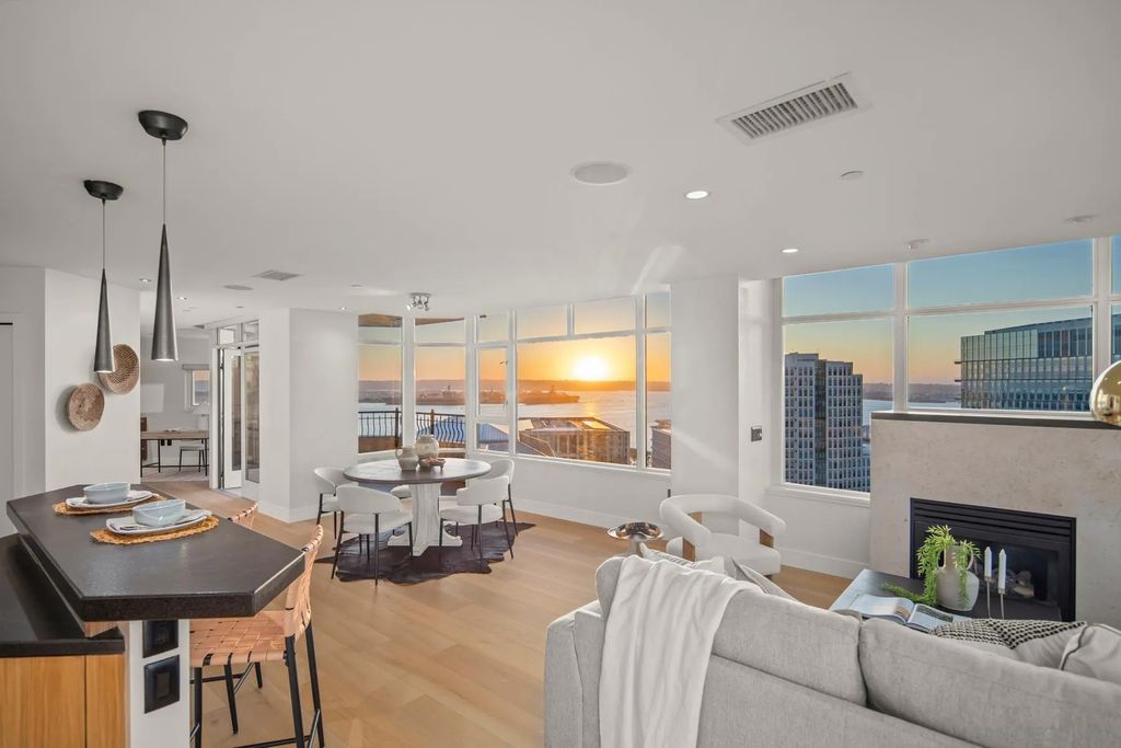 Photo of 700 W Harbor Dr #2101, San Diego, CA 92101 (MLS # 250040731)