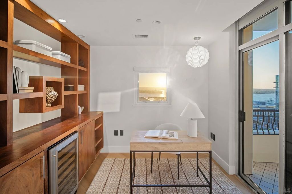 Photo of 700 W Harbor Dr #2101, San Diego, CA 92101 (MLS # 250040731)