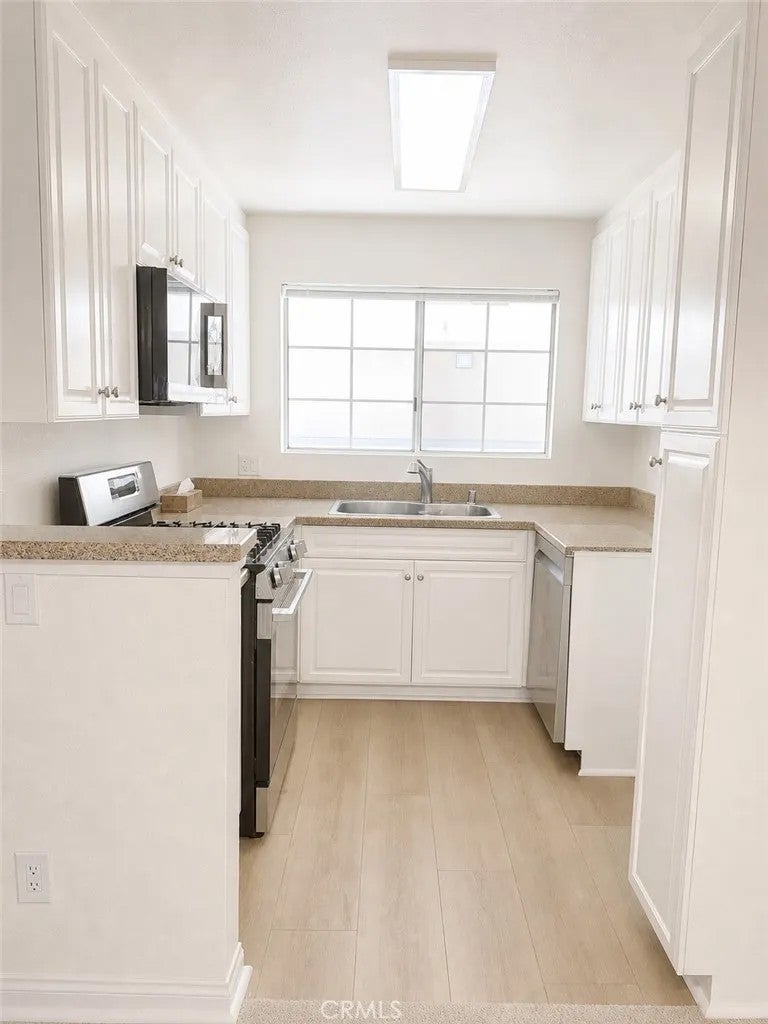 5535 Canoga 210