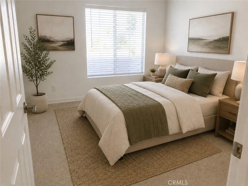 5535 Canoga 210