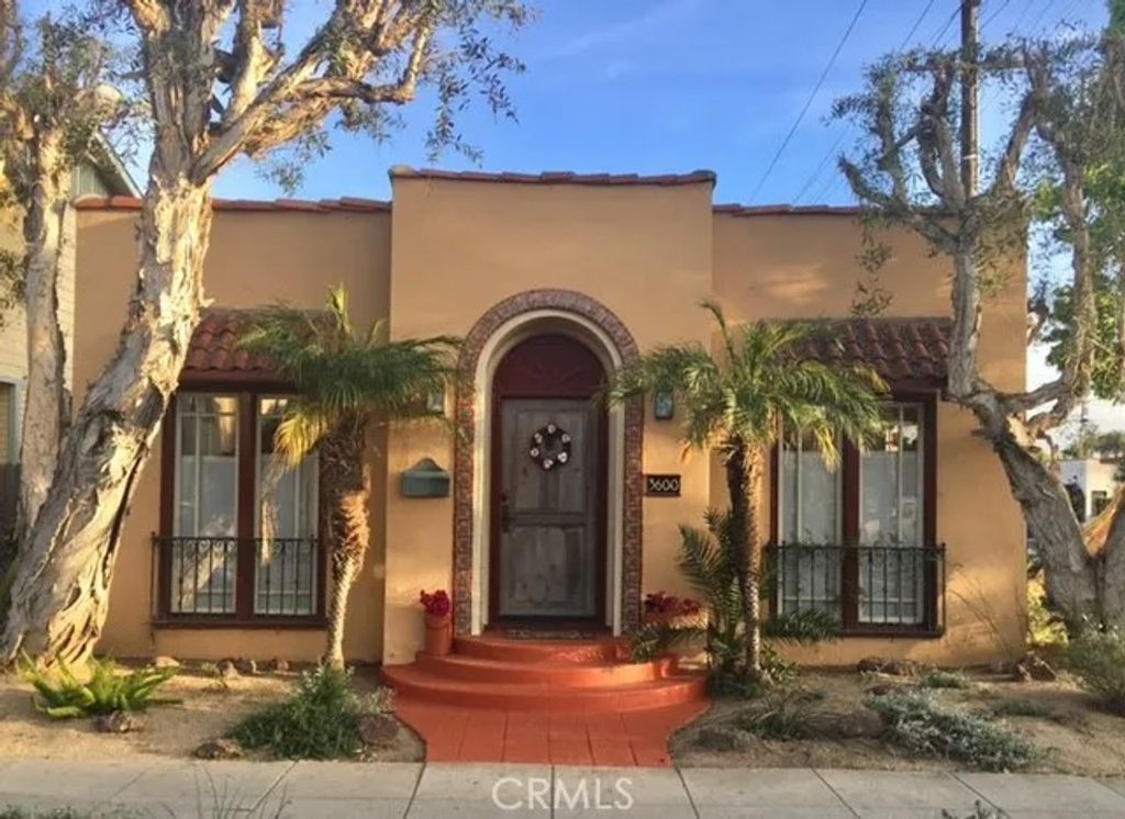 Photo of 3600 E Vista Street, Long Beach, CA 90803 (MLS # PW26006539)