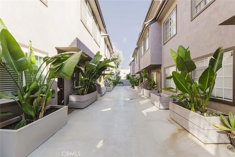 Tiny photo for 1116 E Palmer Avenue #11, Glendale, CA 91205 (MLS # SR25270103)