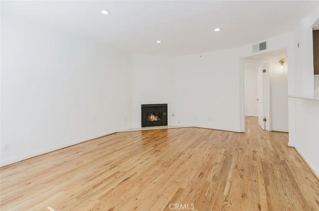 Photo of 1116 E Palmer Avenue #11, Glendale, CA 91205 (MLS # SR25270103)