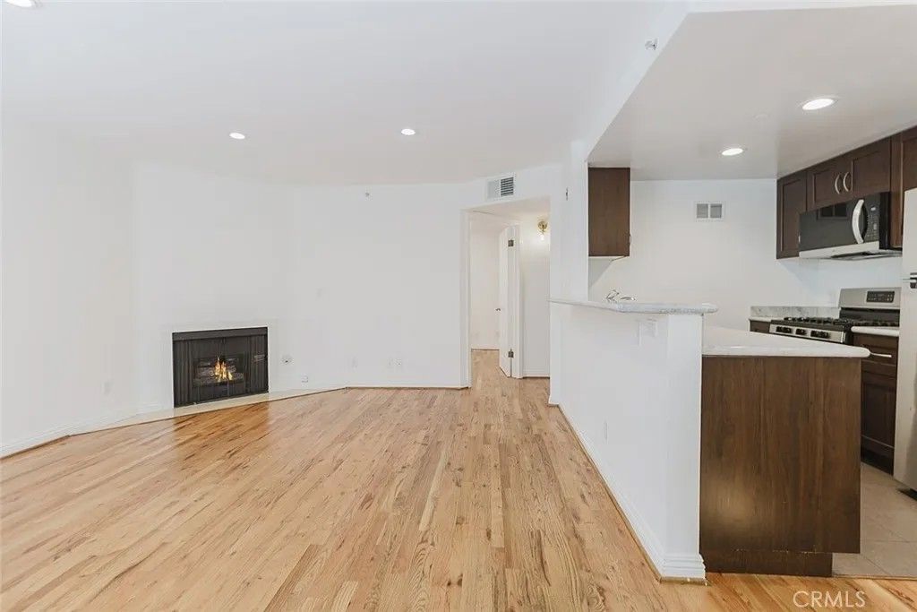 Photo of 1116 E Palmer Avenue #11, Glendale, CA 91205 (MLS # SR25270103)