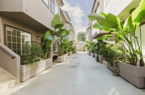 Tiny photo for 1116 E Palmer Avenue #11, Glendale, CA 91205 (MLS # SR25270103)