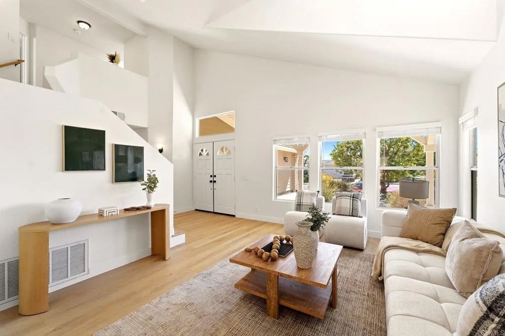 3434 Ashwood Court