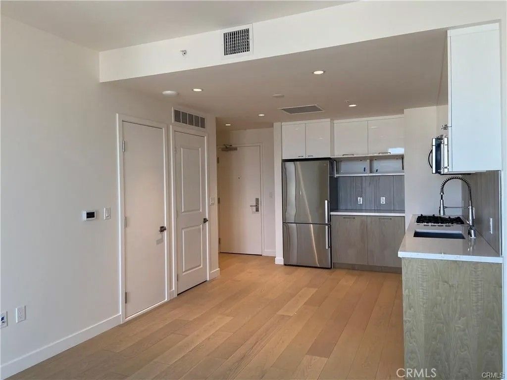 Photo of 400 S Broadway #2504, Los Angeles, CA 90013 (MLS # TR26077855)