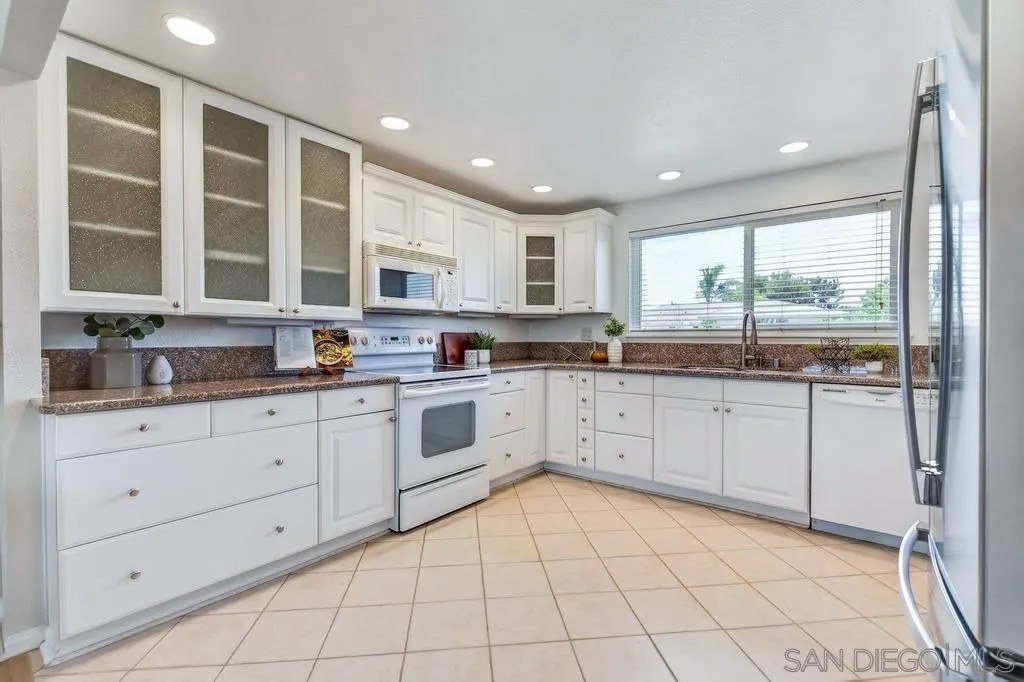16749 Obispo Ln