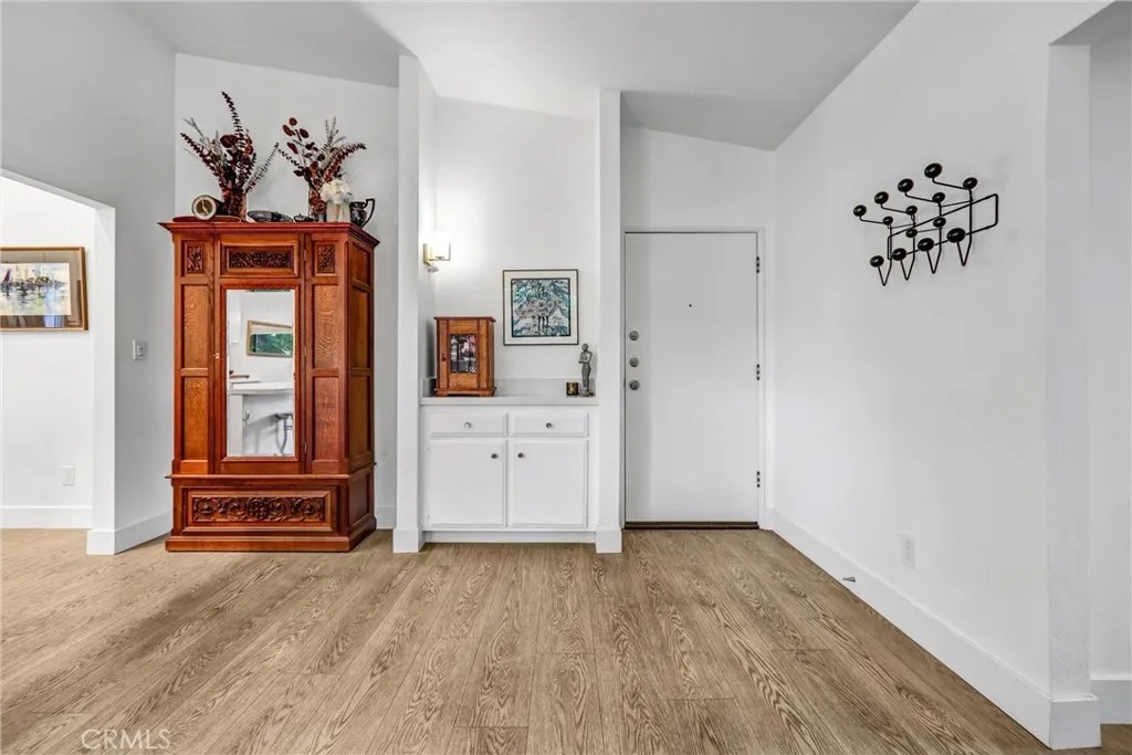 5805 Whitsett Avenue 201