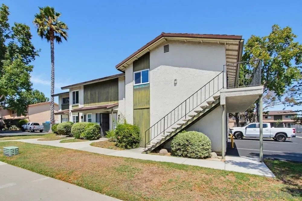 Photo of 1626 Rue De Valle, San Marcos, CA 92078 (MLS # 260021353)