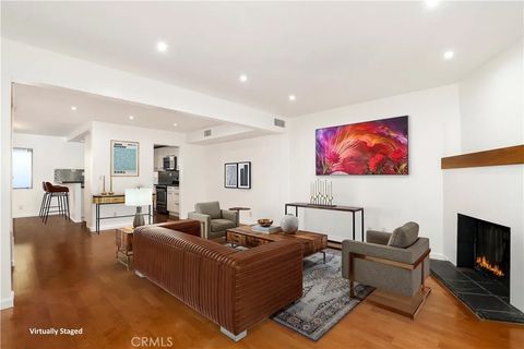 Photo of 944 Palm Avenue #5, West Hollywood, CA 90069 (MLS # SB25275991)