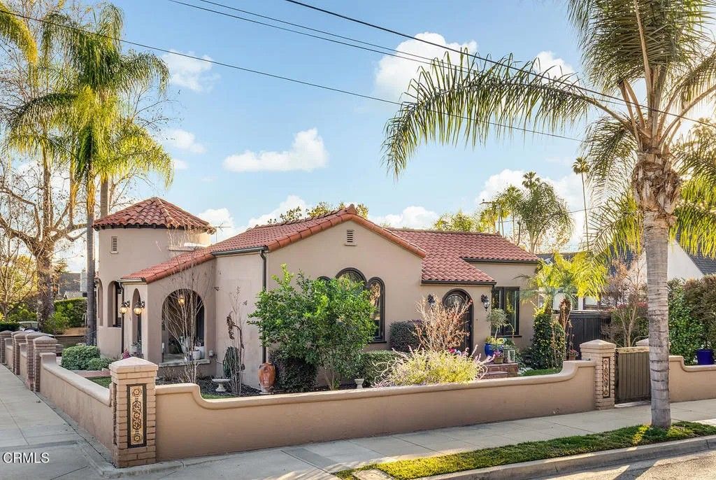 Photo of 228 Oaks Avenue, Monrovia, CA 91016 (MLS # P1-25794)