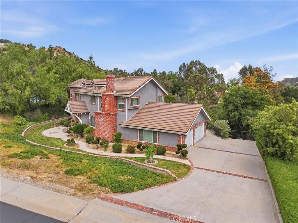 Photo of 6 Bronco Ln, Bell Canyon, CA 91307 (MLS # SB26079202)