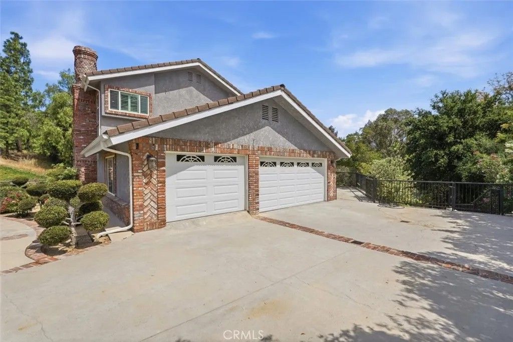 Photo of 6 Bronco Ln, Bell Canyon, CA 91307 (MLS # SB26079202)