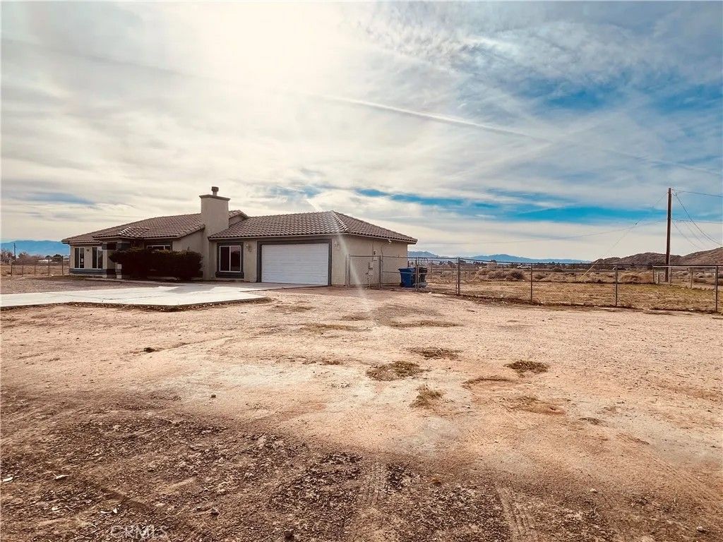 Photo of 20891 Thunderbird Rd, Apple Valley, CA 92307 (MLS # PW26002568)