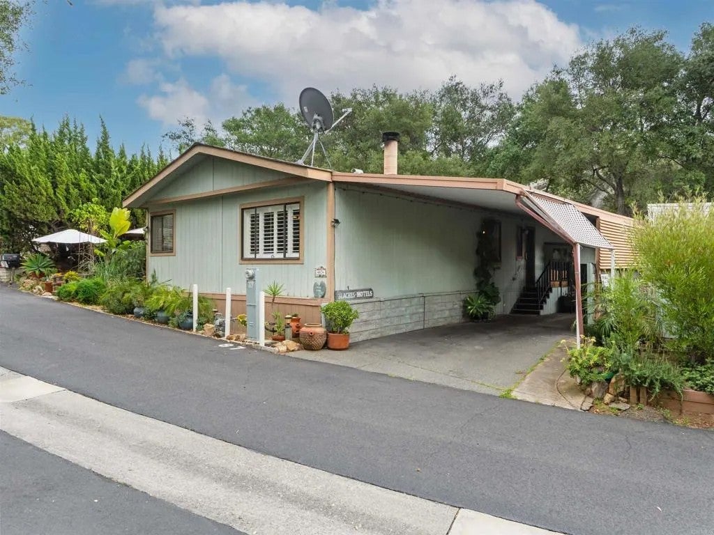 Photo of 4747 Oak Crest Road #87, Fallbrook, CA 92028 (MLS # NDP2608523)