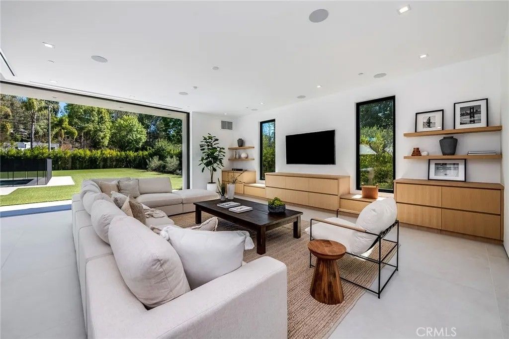 Photo of 4930 Palomar Drive, Tarzana, CA 91356 (MLS # SR26001628)