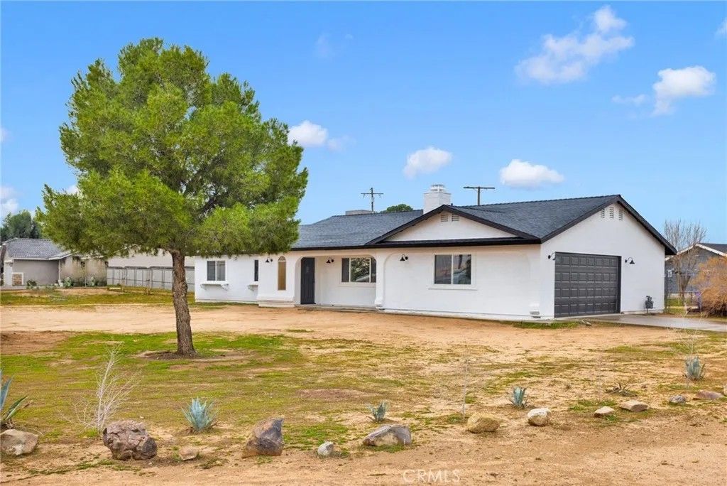 Photo of 12532 Sholic Road, Apple Valley, CA 92308 (MLS # HD25280404)