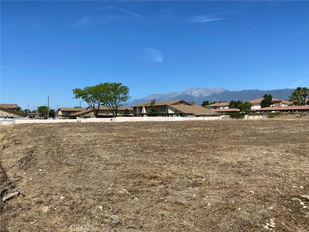 Photo of 7890 Sierra Ave, Fontana, CA 92336 (MLS # PW26088601)