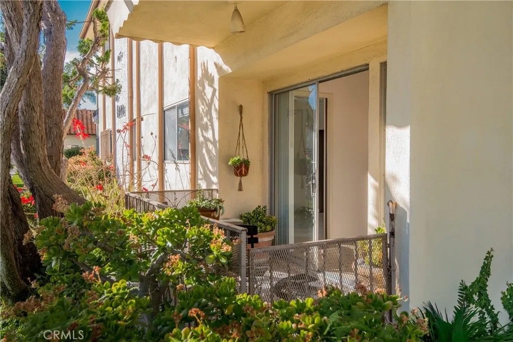 Photo of 1633 E 1st Street #1, Long Beach, CA 90802 (MLS # AR26051239)