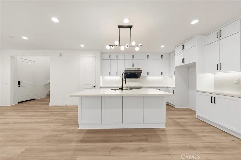 8606 Mission Villa