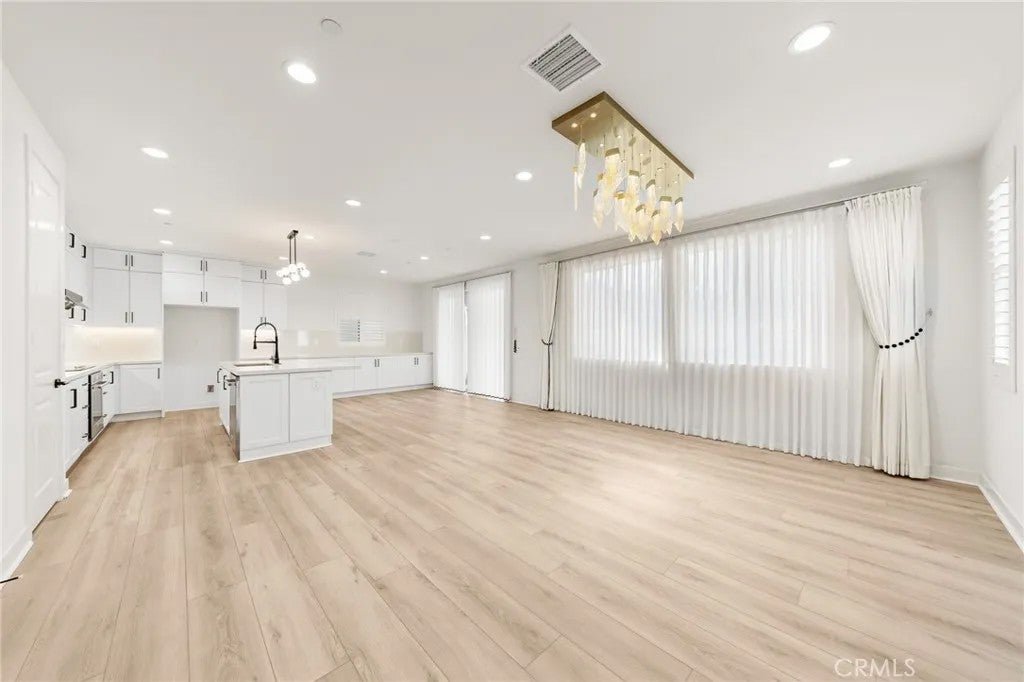 8606 Mission Villa
