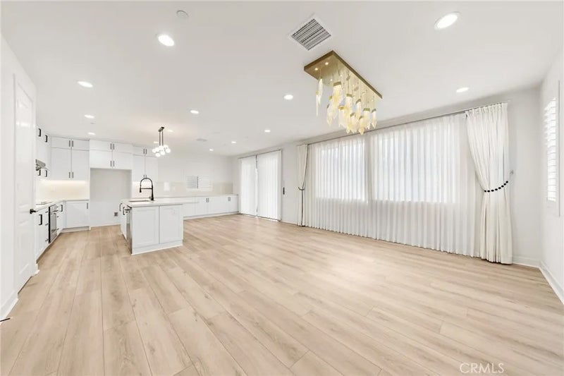 8606 Mission Villa