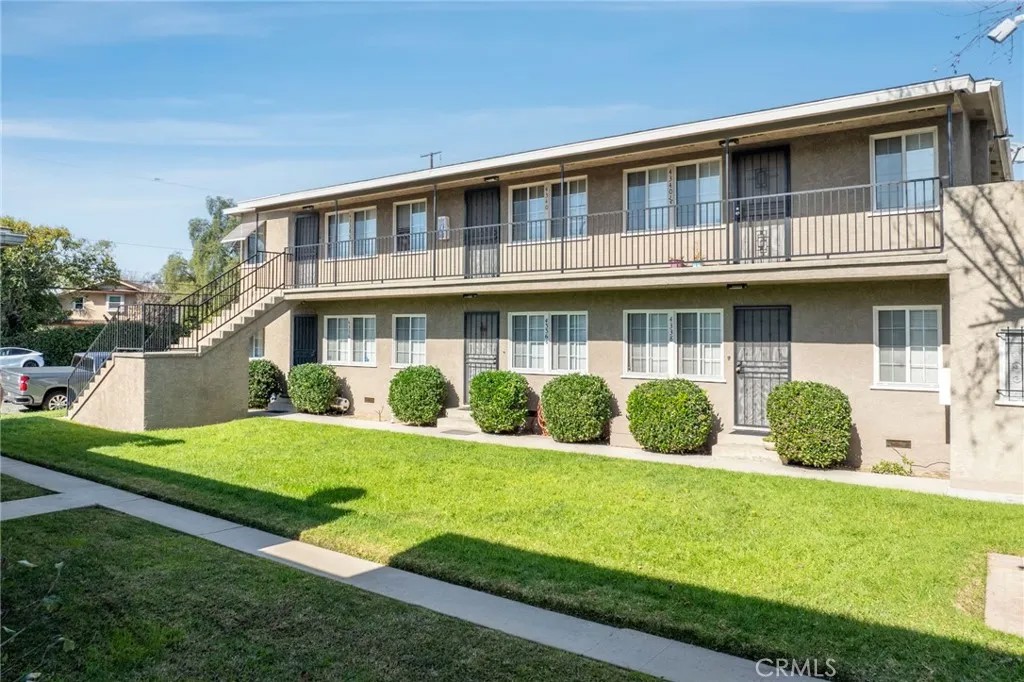 4336 N Lakewood