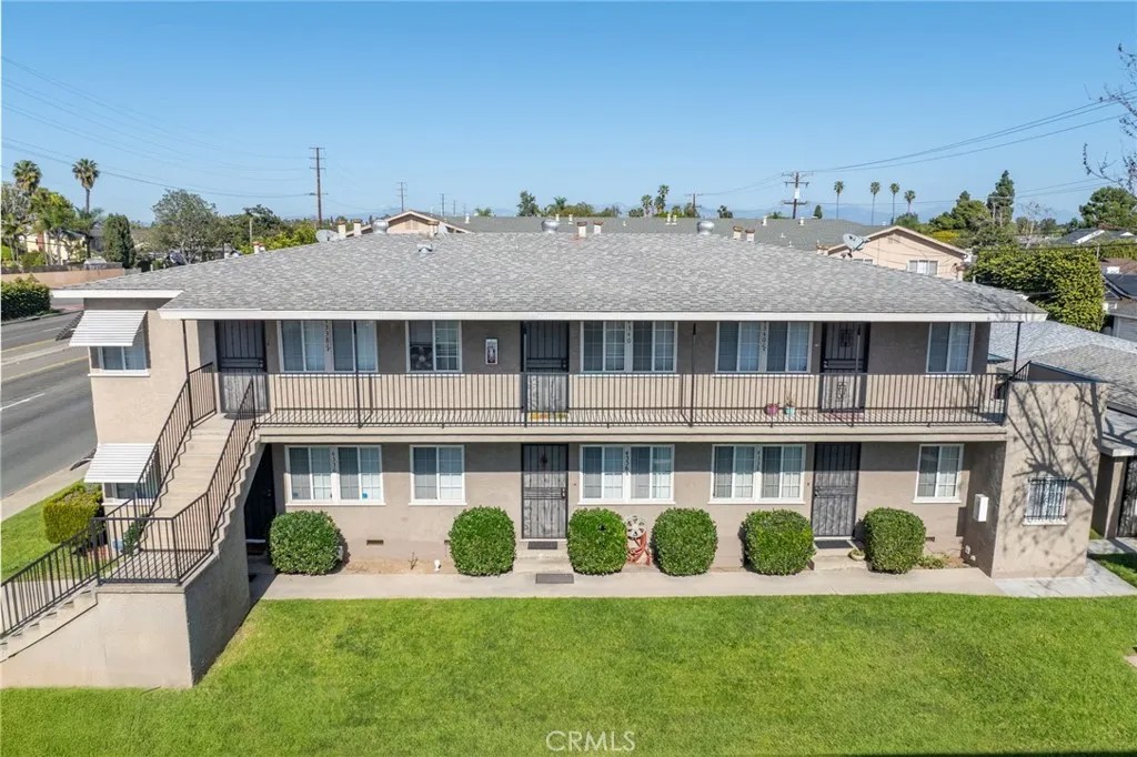 4336 N Lakewood