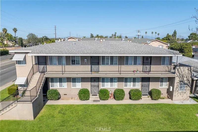 4336 N Lakewood