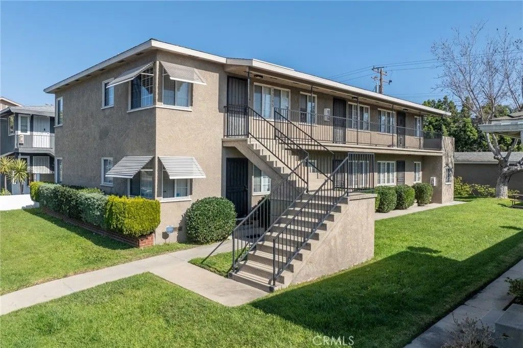 Photo of 4336 N Lakewood Blvd, Long Beach, CA 90808 (MLS # PW26054894)
