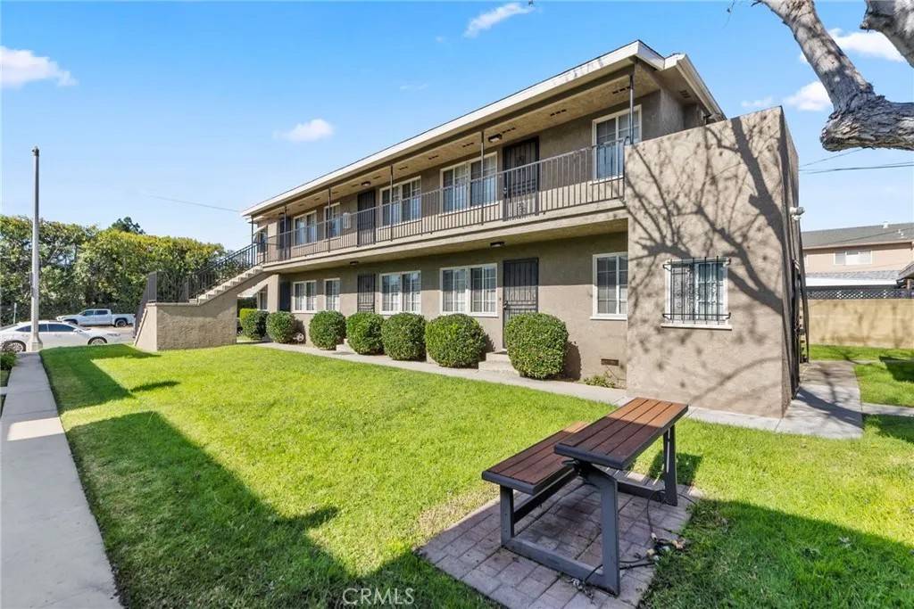 4336 N Lakewood