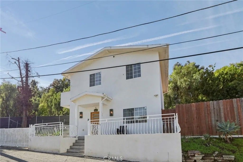 Photo of 24334 CRESTLAWN Street, Woodland Hills, CA 91367 (MLS # SR25262332)