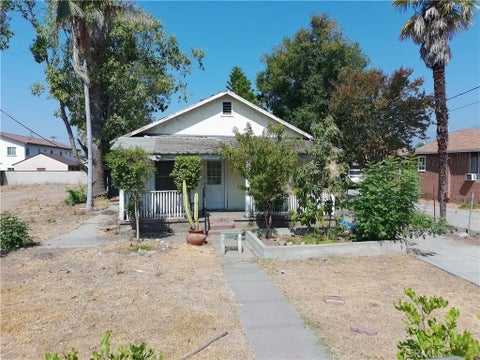 Photo of 313 N Pasadena AVE, Azusa, CA 91702 (MLS # CV26170504)