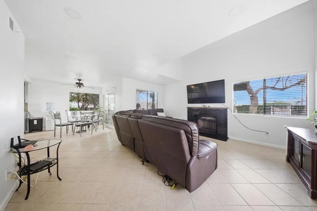 341 N Melrose Drive