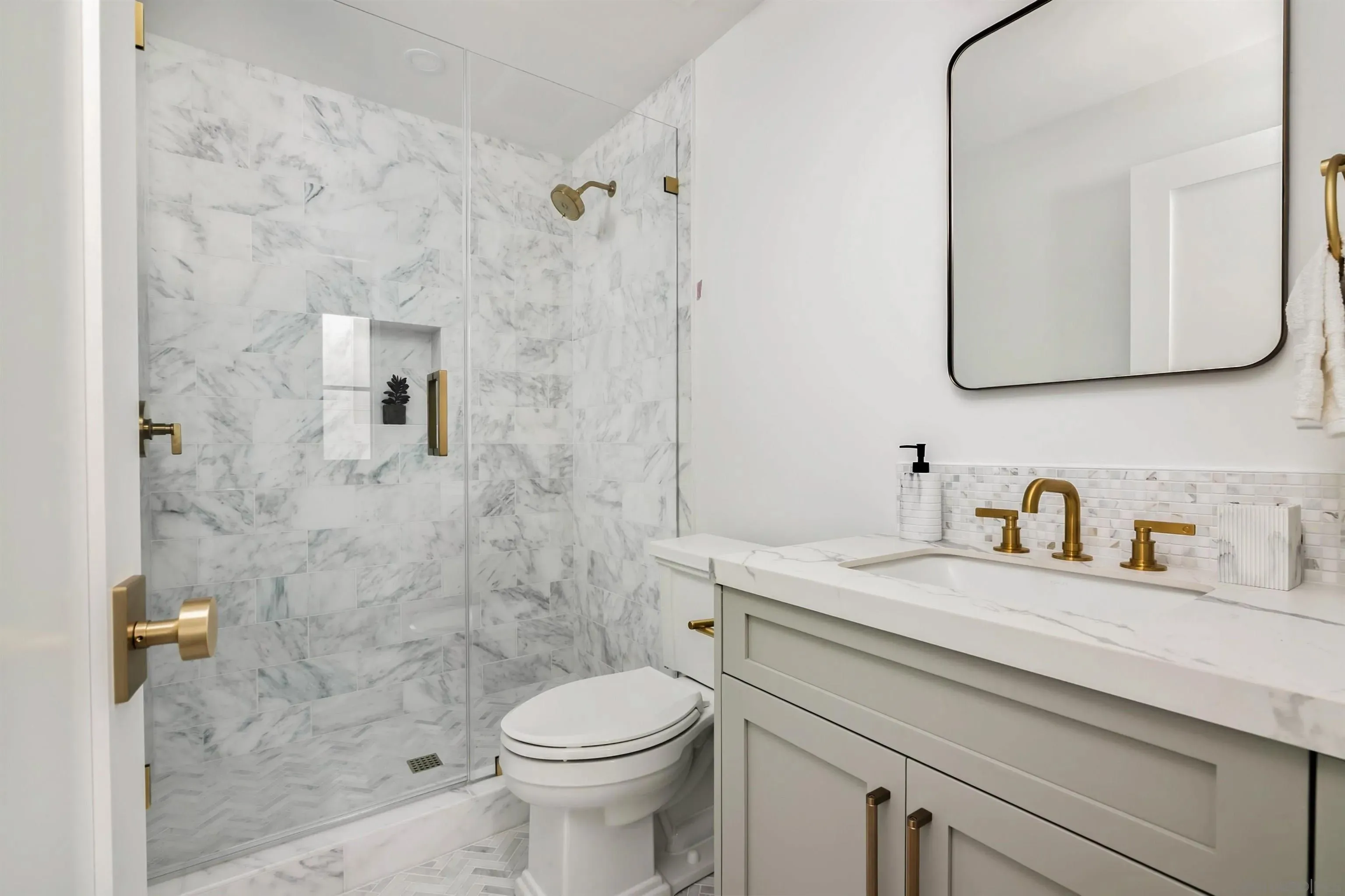 San Diego, California 92109, United States, 4 Bedrooms Bedrooms, ,5 BathroomsBathrooms,Residential,Active,221308