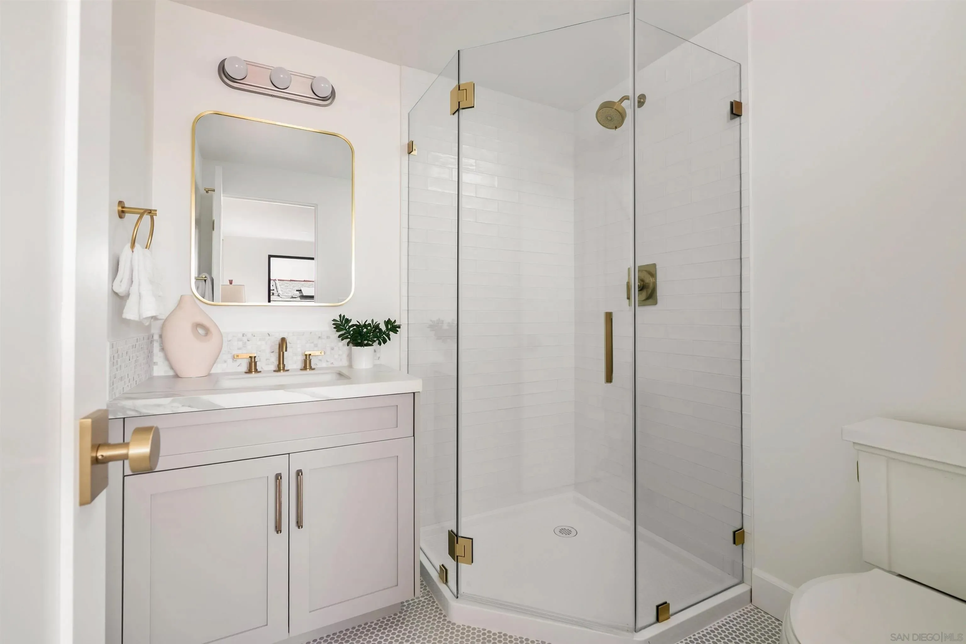 San Diego, California 92109, United States, 4 Bedrooms Bedrooms, ,5 BathroomsBathrooms,Residential,Active,221308