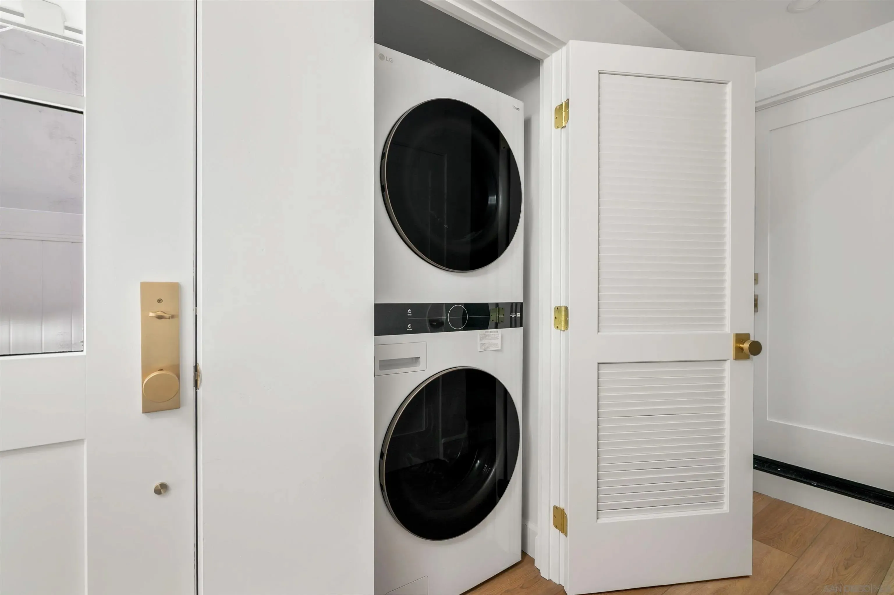 San Diego, California 92109, United States, 4 Bedrooms Bedrooms, ,5 BathroomsBathrooms,Residential,Active,221308