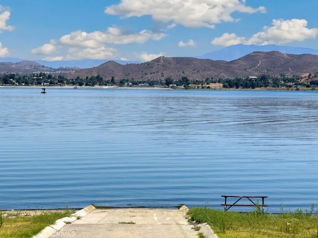 Photo of 17247 Encina Drive, Lake Elsinore, CA 92530 (MLS # SW26091489)