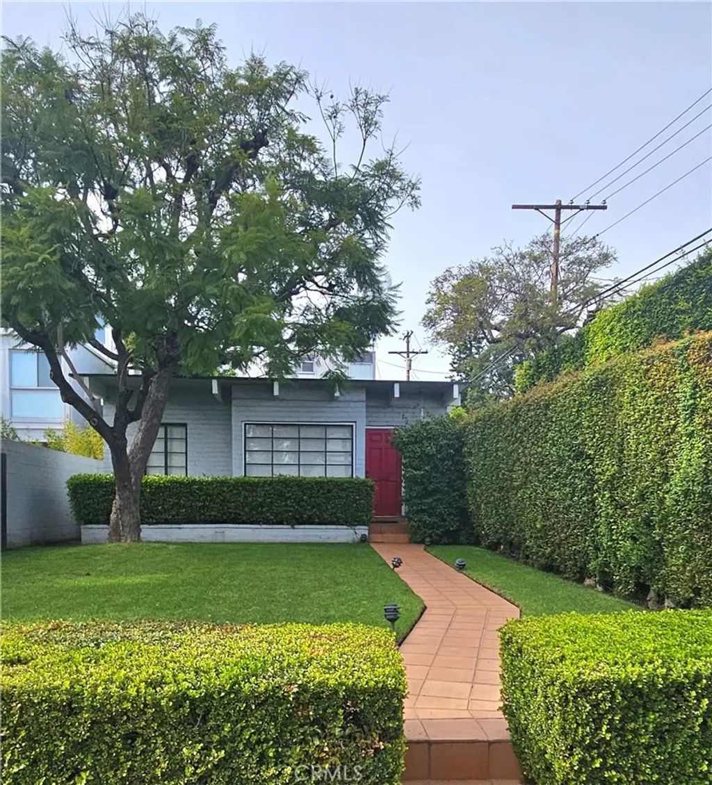 Photo of 12217 Dorothy Street, Los Angeles, CA 90049 (MLS # DW26042313)