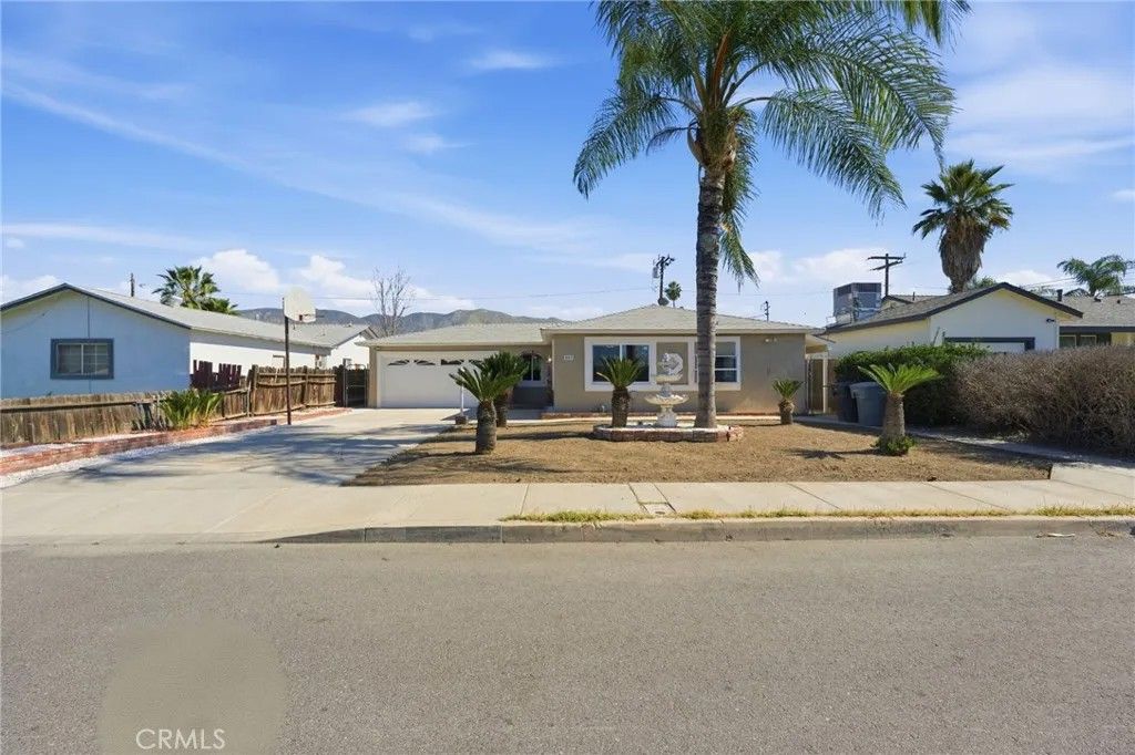 Photo of 409 W Camellia Way, San Jacinto, CA 92538 (MLS # IV26054506)