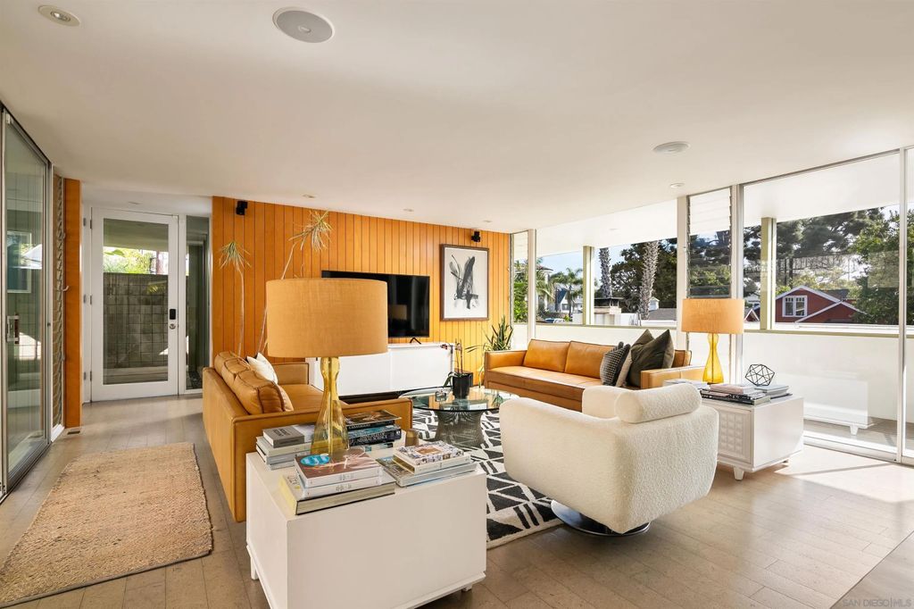 Photo of 5622 Linda Rosa Ave, La Jolla, CA 92037 (MLS # 260006572)