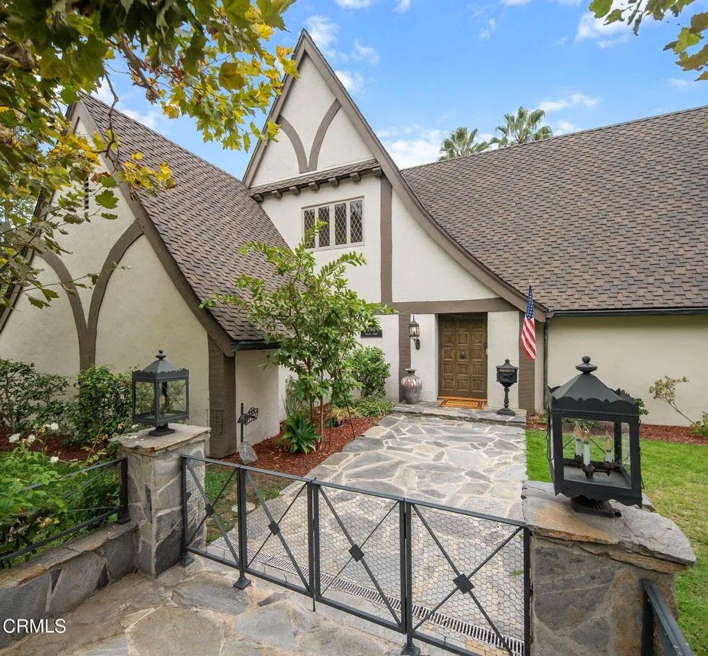 Photo of 790 Huntington Circle, Pasadena, CA 91106 (MLS # P1-25416)