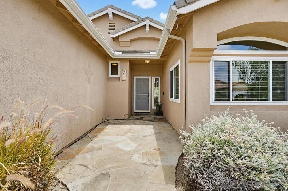 Photo of 713 Bel Air DR, Vista, CA 92084 (MLS # 260014241)