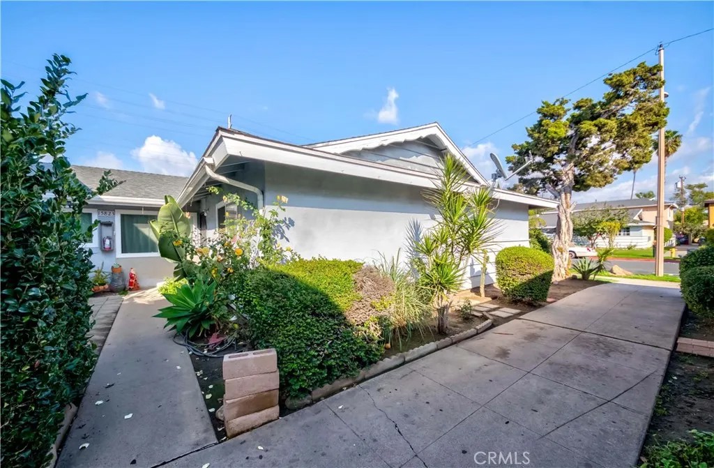 15821 S Myrtle