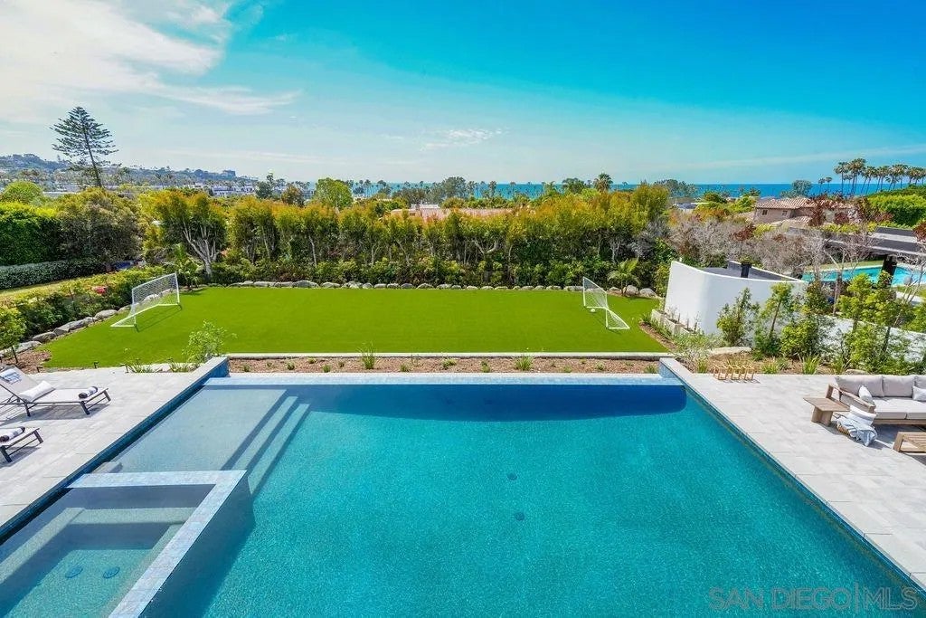 8308 Calle Del Cielo