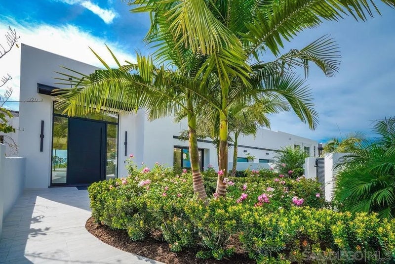 8308 Calle Del Cielo