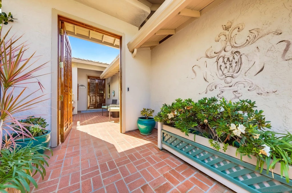 Photo of 219 Calle De Sereno, Encinitas, CA 92024 (MLS # 260025135)