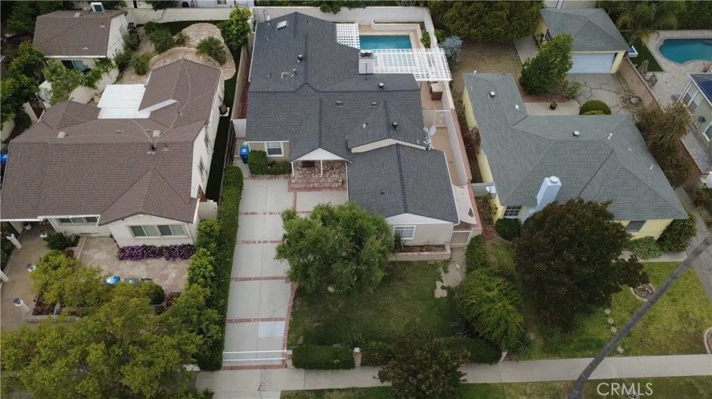 Photo of 5339 Veloz Avenue, Tarzana, CA 91356 (MLS # SR26089484)