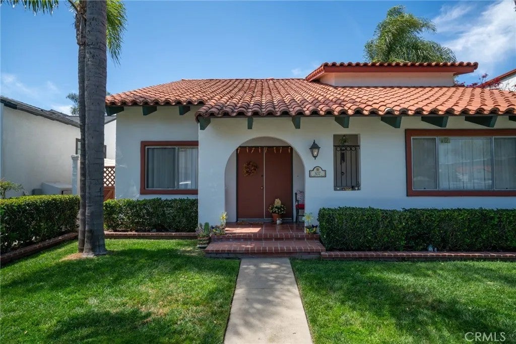 Photo of 807 Roswell Avenue, Long Beach, CA 90804 (MLS # OC26201411)